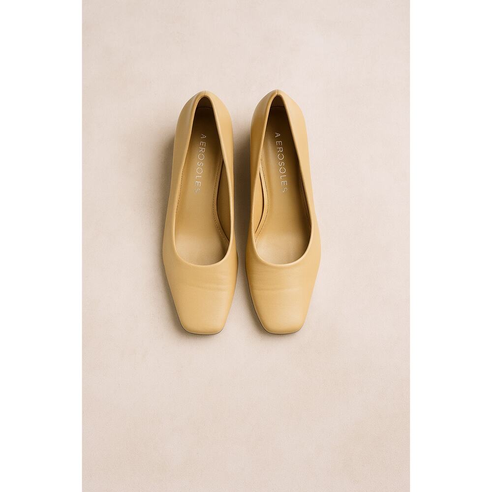 Aerosoles Beige Leather Pump Size 8 Block Heel Comfort Shoes Work Office Classic